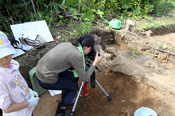 出土遺物の写真撮影