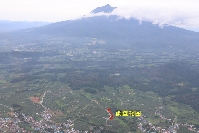 遺跡上空より岩木山を望む(東から)