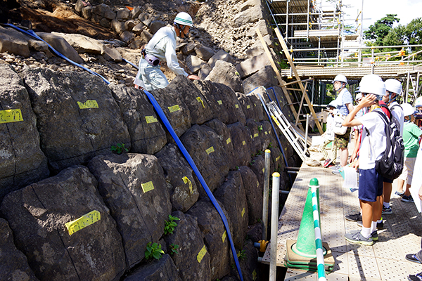 石垣発掘調査見学