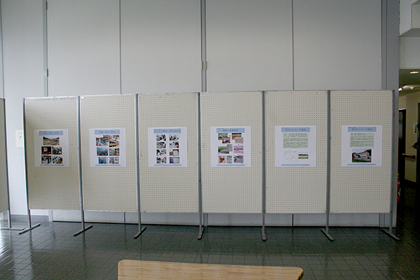 8日・1階パネル展示-2