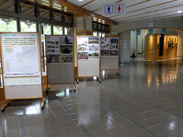 パネル展全景